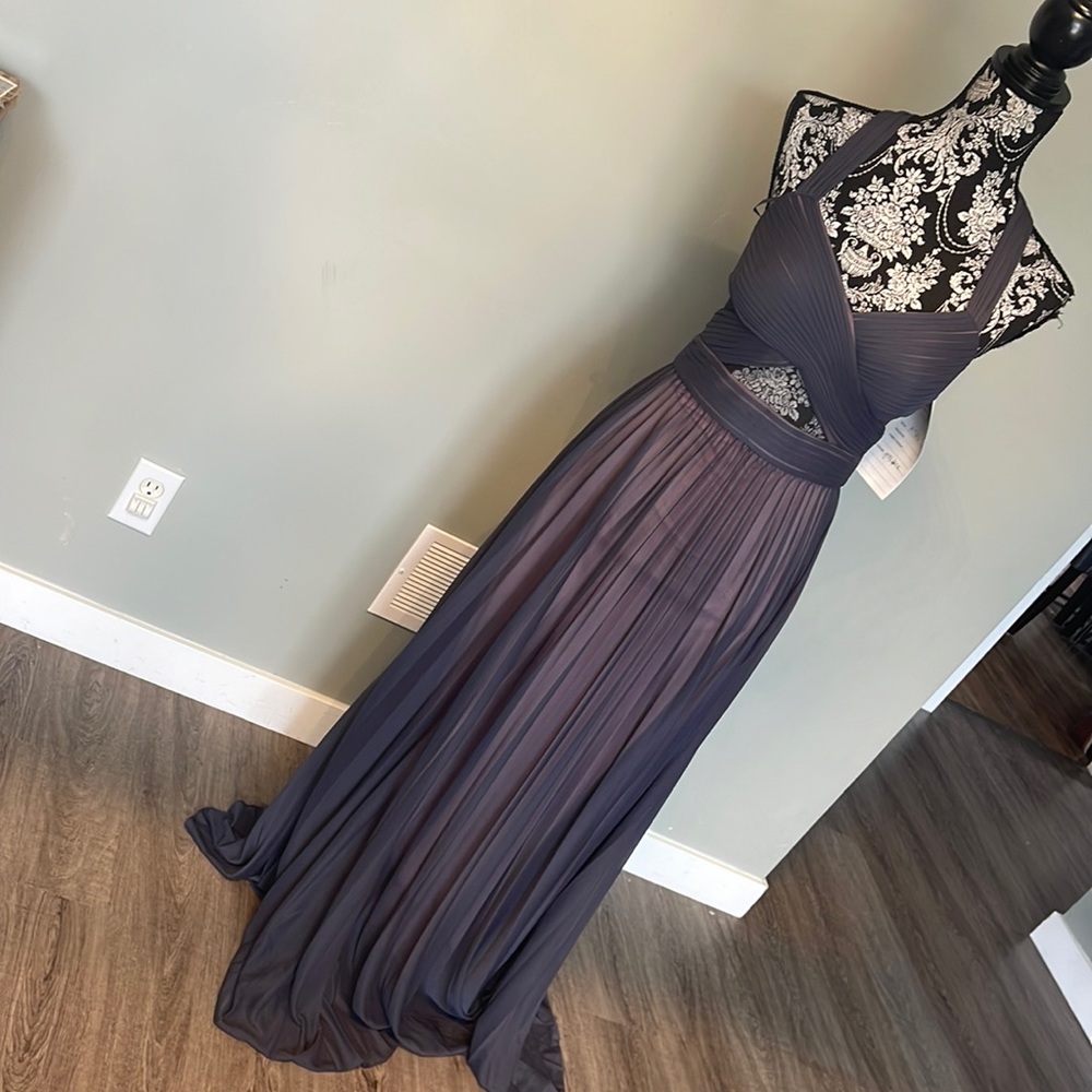 BETSY & ADAM formal dress . NEW size 6